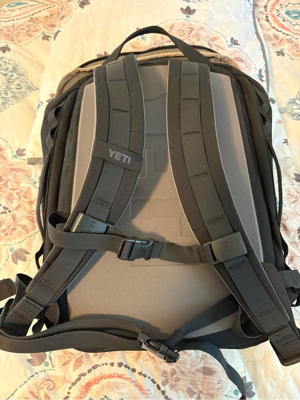 Yeti Crossroads 22L commuter style Backpack - Picture 6 of 8